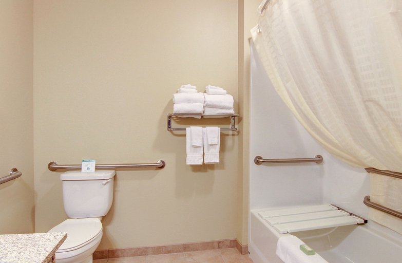 Bathroom 4, Travelodge by Wyndham Steele, Kidder