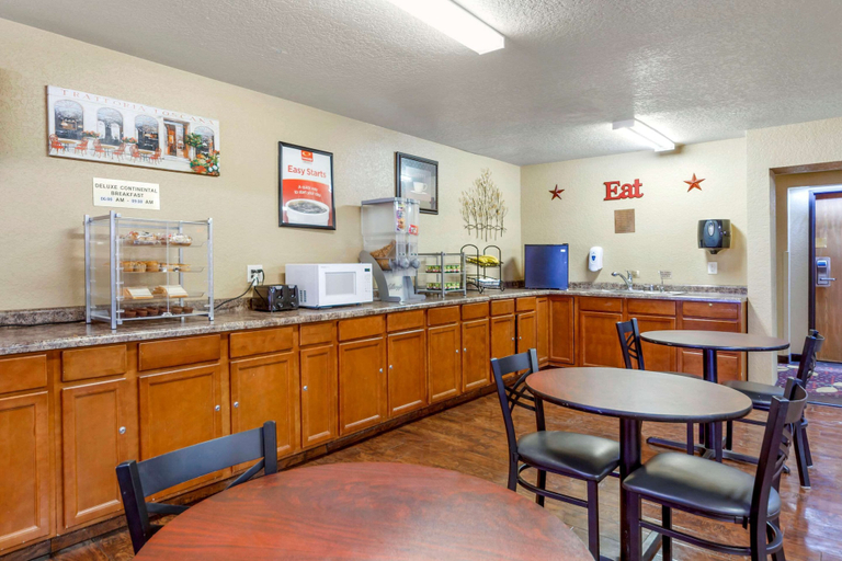 Food & Drinks 5, Econo Lodge Black Hills, Pennington