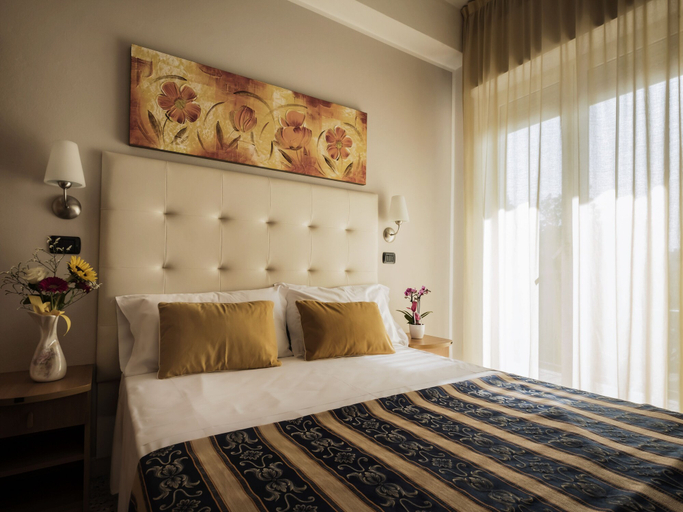 Bedroom 3, Hotel Bridge, Rimini