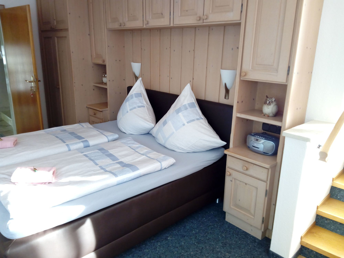 Bedroom 2, Gästehaus Kamml, Traunstein