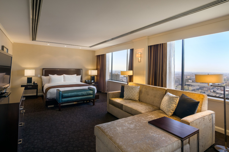 Bedroom 2, DoubleTree by Hilton Hotel Los Angeles Downtown, Los Angeles