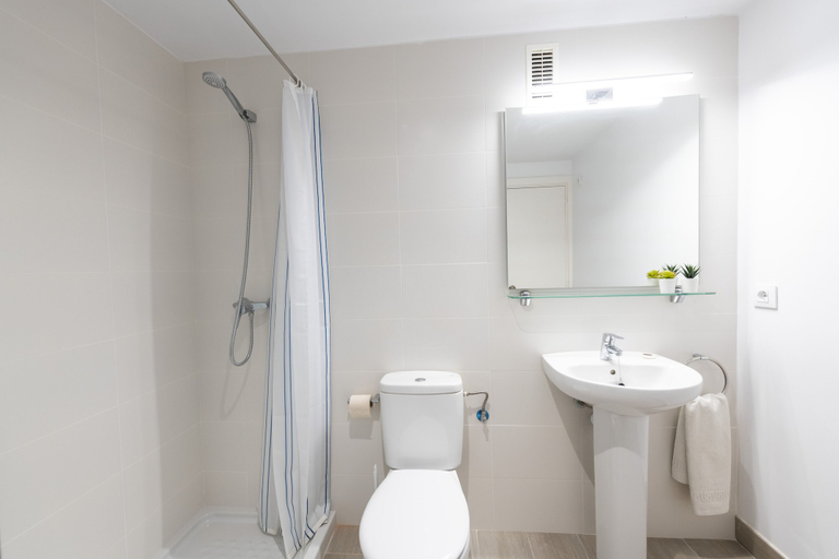 Bathroom 4, Apartments Marblau, Girona