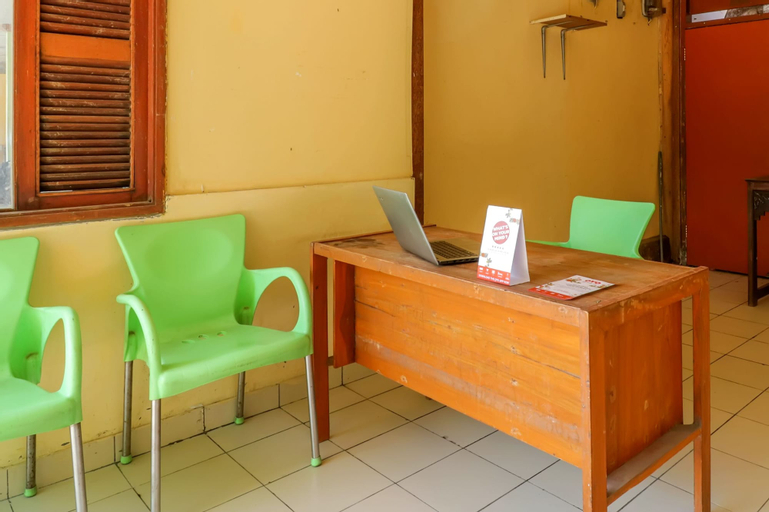 Public Area, Super OYO 1755 De'balcon Accomodation Near Ngurah Rai Airport, Badung