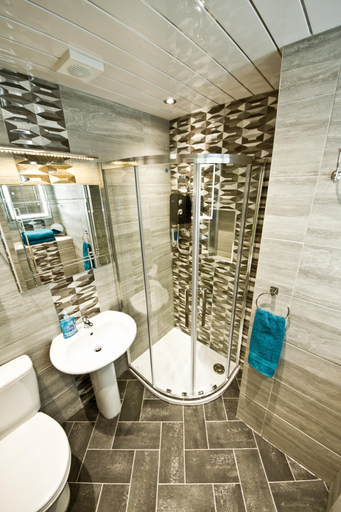 Bathroom 3, Rossall House, Blackpool