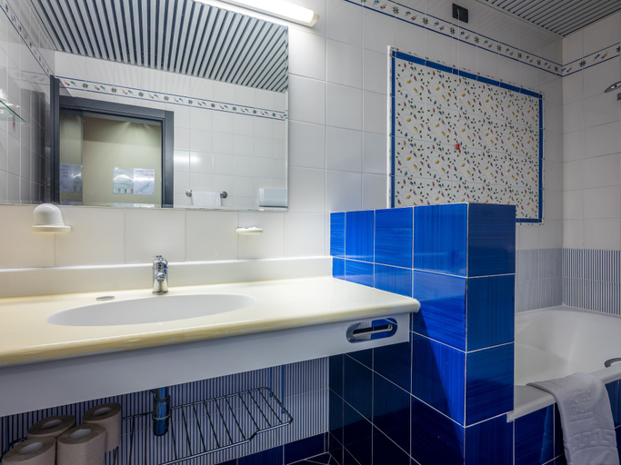 Bathroom 5, Hotel Leonardo da Vinci, Brescia