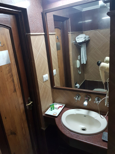 Bathroom 5, Hotel Sunstar Grand, Delhi