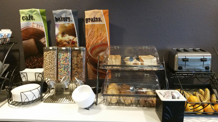 Food & Drinks 5, Microtel Inn & Suites By Wyndham Moorhead Fargo Area, Clay