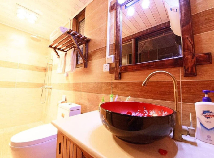 Bathroom 4, Lijiang shuimuxiquan Inn, Lijiang
