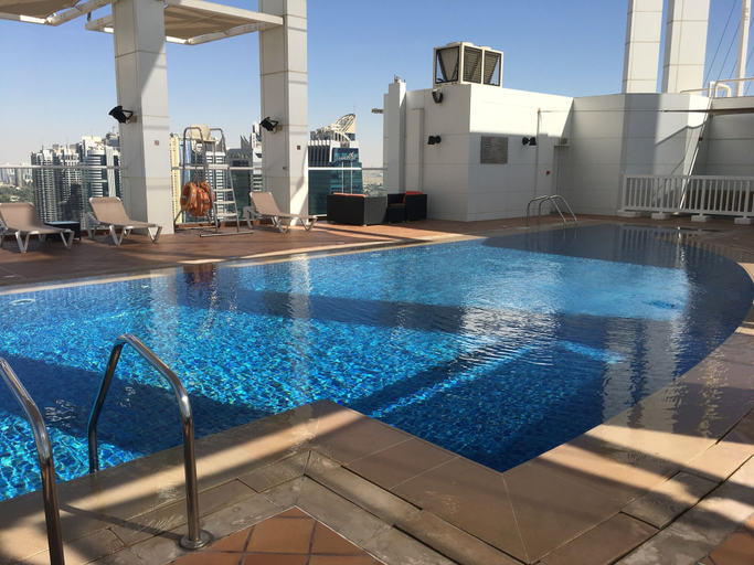 Rooftop pool, R&H La Riviera, Dubai