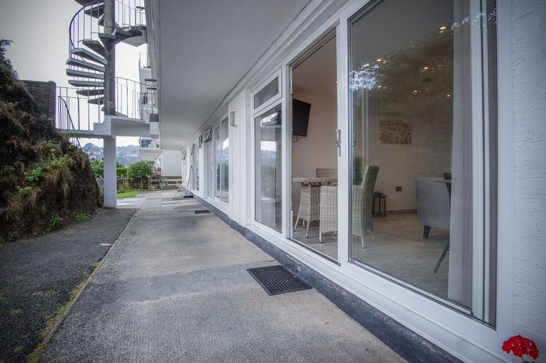 Exterior & Views 2, Beach Court - 1 Bedroom Apartment - Saundersfoot, Pembrokeshire