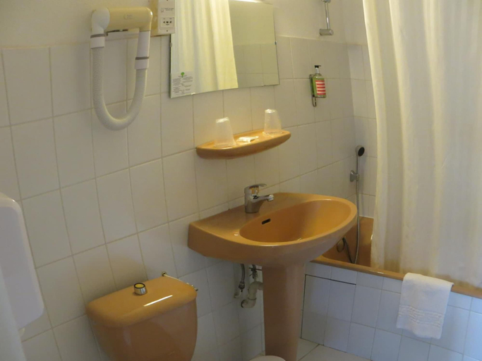 Bathroom 3, Brit Hotel Confort Dijon Sud, Côte-d'Or