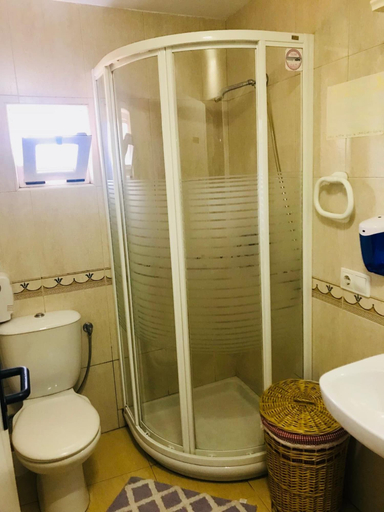Bathroom 3, Pension la Estacion, Asturias