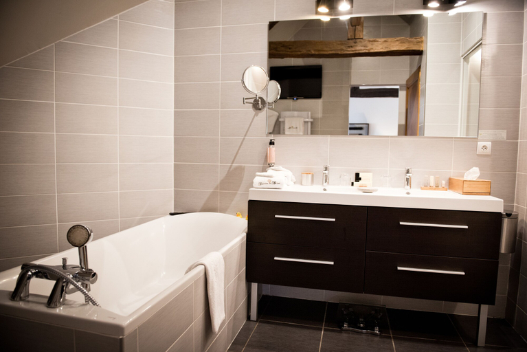 Bathroom 5, Domaine De Barive, Aisne