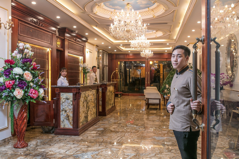 Royal St Hanoi Hotel, Cầu Giấy
