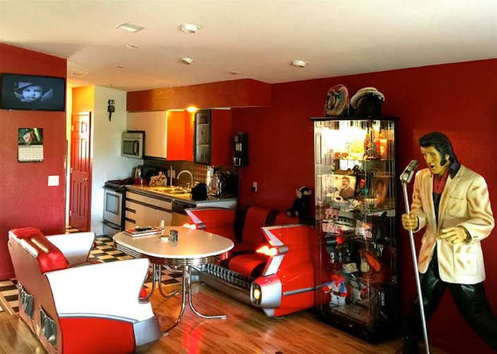 Food & Drinks 5, King Condo at Holiday Hills, Taney