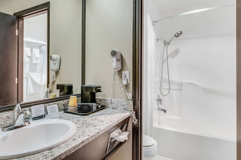 Bathroom 4, Quality Inn Cle Elum-Ellensburg, Kittitas