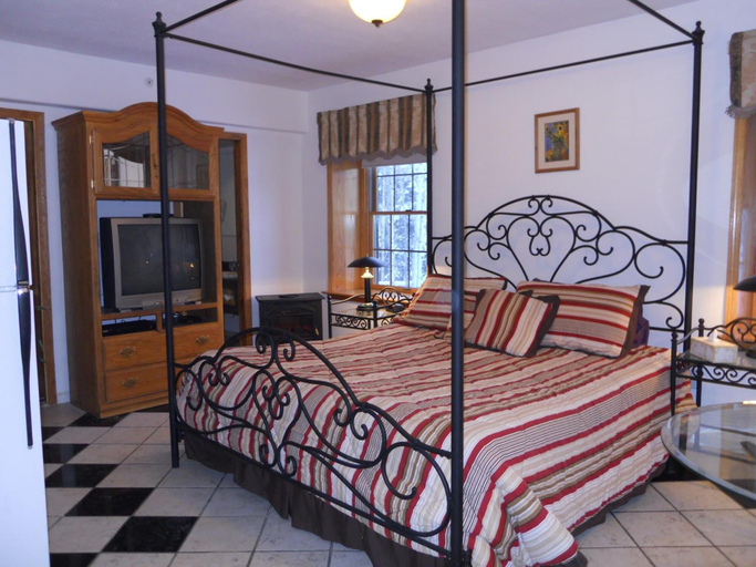 Bedroom 2, Abbey Archway Inn, Fairbanks North Star