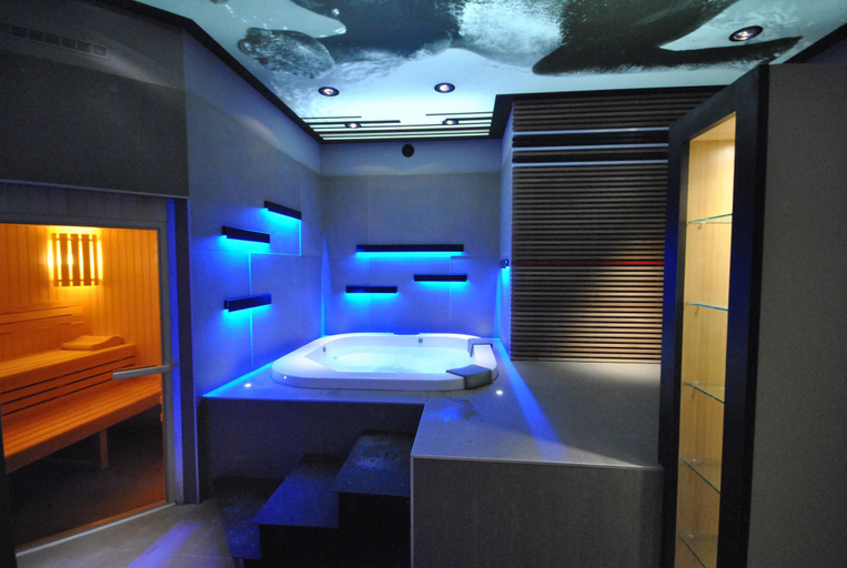 Bathroom 5, Ibis Styles Hyères Rooftop & Spa, Var