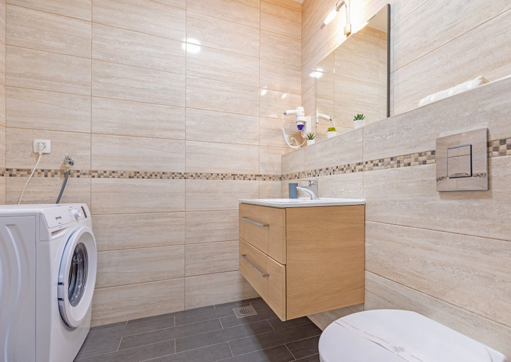 Bathroom 4, Apartmani D & J, Pojezerje