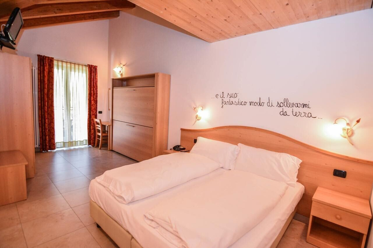 Bedroom 3, Albergo Pieve, Trento