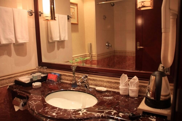 Bathroom 5, New Century Zhejiang Xiaoshan Hotel, Hangzhou