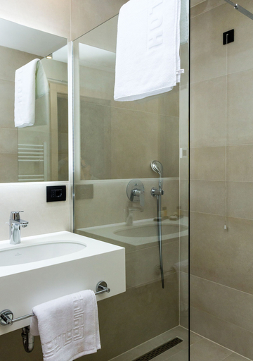 Bathroom 5, Hotel Boss, Sarajevo