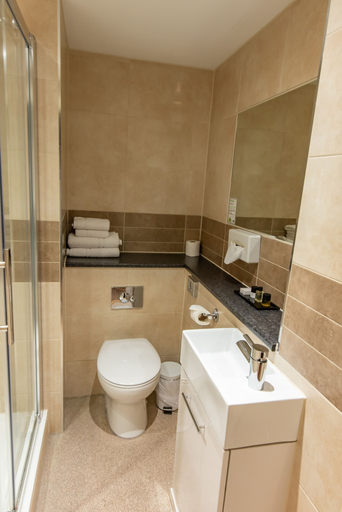 Bathroom 4, The Hog's Back Hotel & Spa Farnham, Surrey