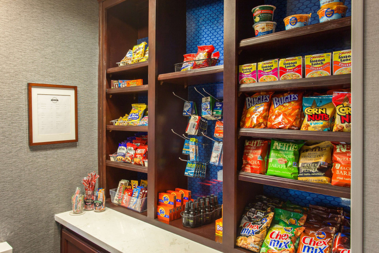 Food & Drinks 5, Hampton Inn & Suites Merced, Merced