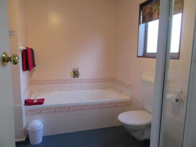 Bathroom 4, Parklands Motor Lodge Timaru, Timaru