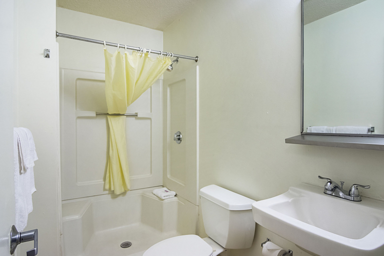 Bathroom 4, Motel 6 Greensboro, NC - I-40, Guilford