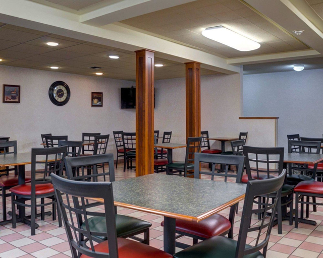 Food & Drinks 5, Rodeway Inn Columbia Mall Loop, Grand Forks