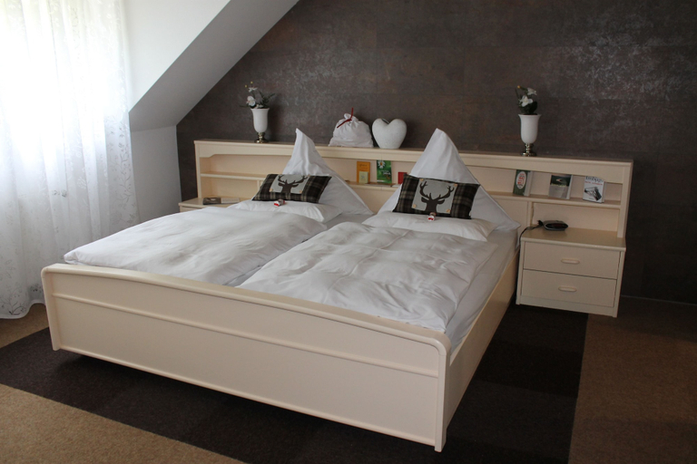 Bedroom 2, Mosel-Pension Gästehaus Christiane, Mayen-Koblenz