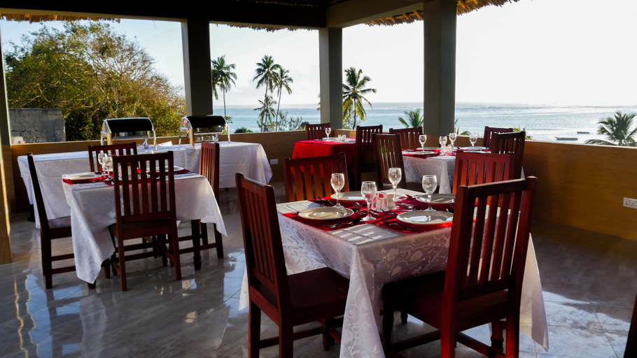 Food & Drinks 4, Sea Crest Hotel, Kaskazini 'B'