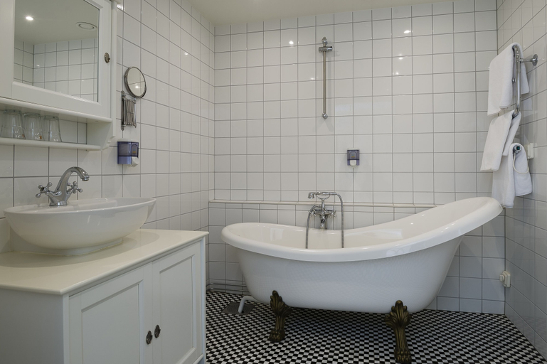 Bathroom 4, Blommenhof Hotel, Nyköping