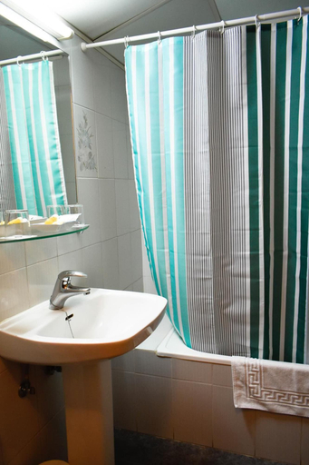 Bathroom 4, Hotel La Colina, Valladolid