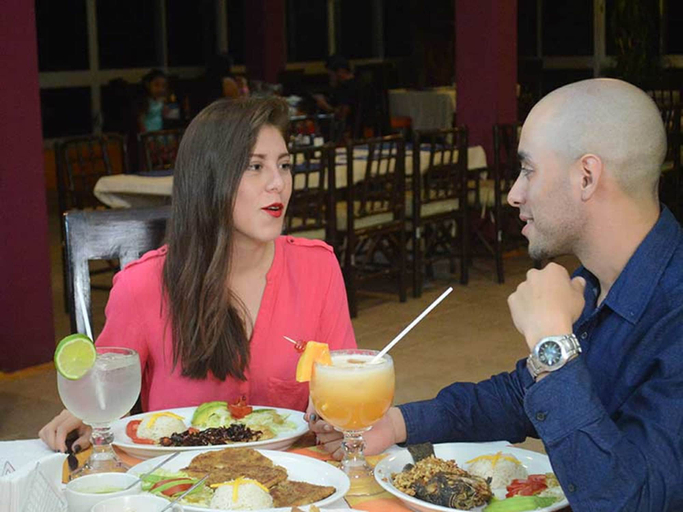 Food & Drinks, Hotel Chachalacas, Úrsulo Galván
