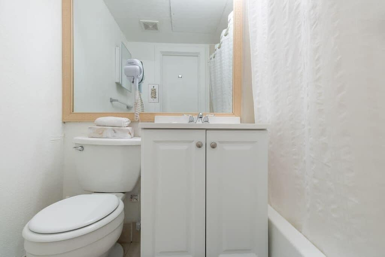Bathroom, 668 Ocean View Hollywood Beach, Broward