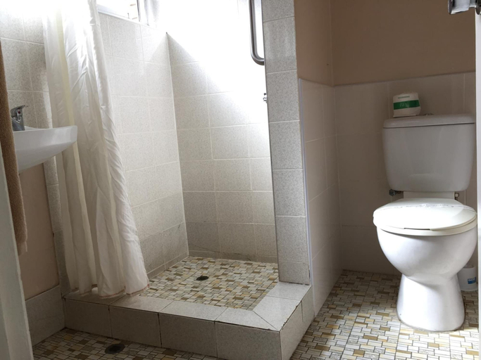 Bathroom 4, Ipswich City Motel, Ipswich - Central