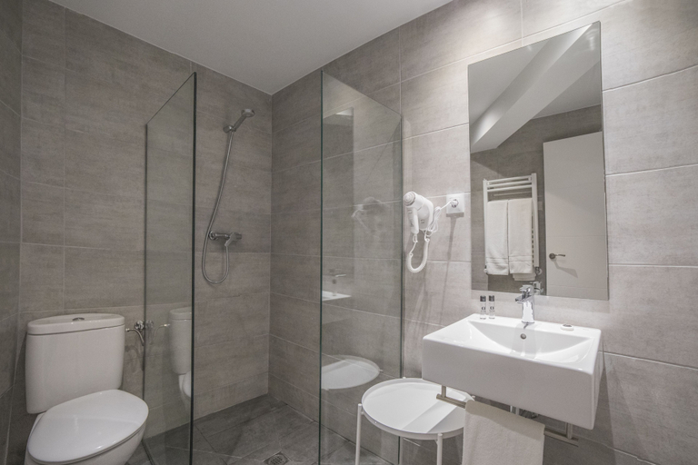 Bathroom 4, Hotel Roca, Girona