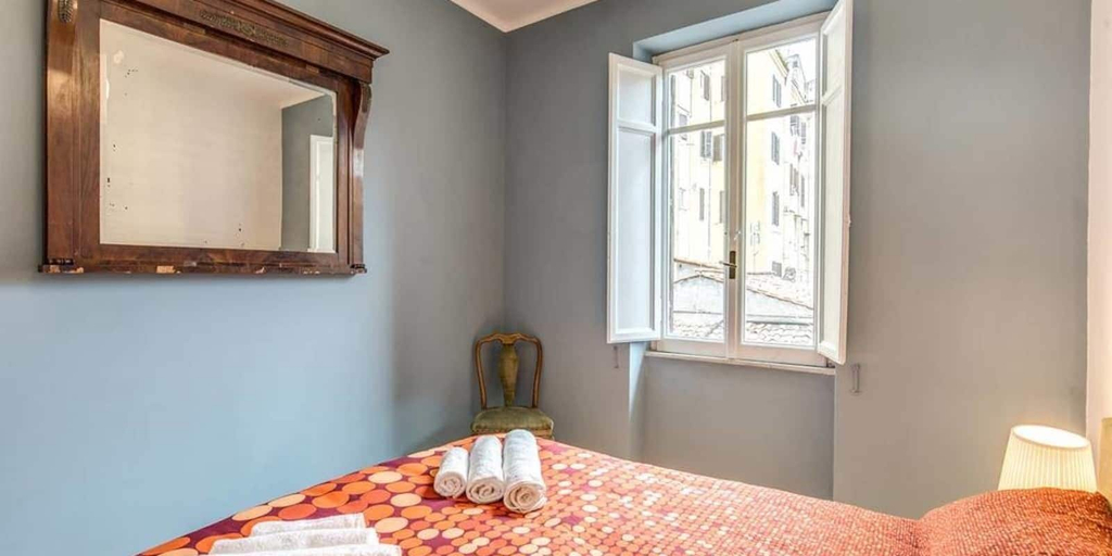 Room 5, Monti - Coliseum 3 bedroom apartment, Rome