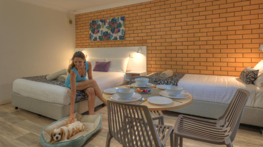 Food & Drinks, Rosebourne Gardens Motel, Coffs Harbour - Pt B