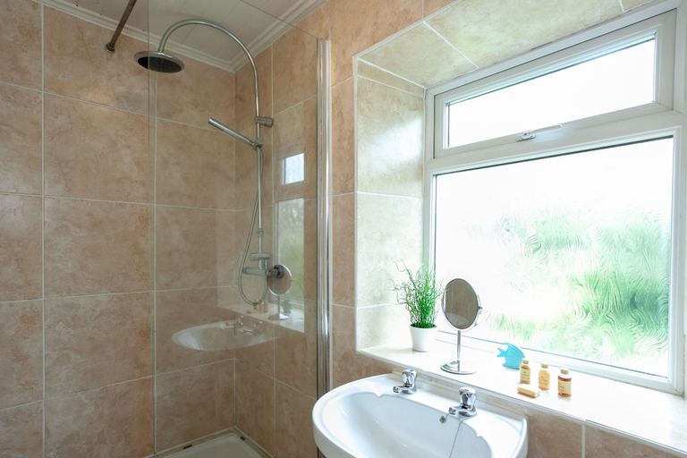 Bathroom 3, Ferncliff cottage - in Peak Distric, Derbyshire
