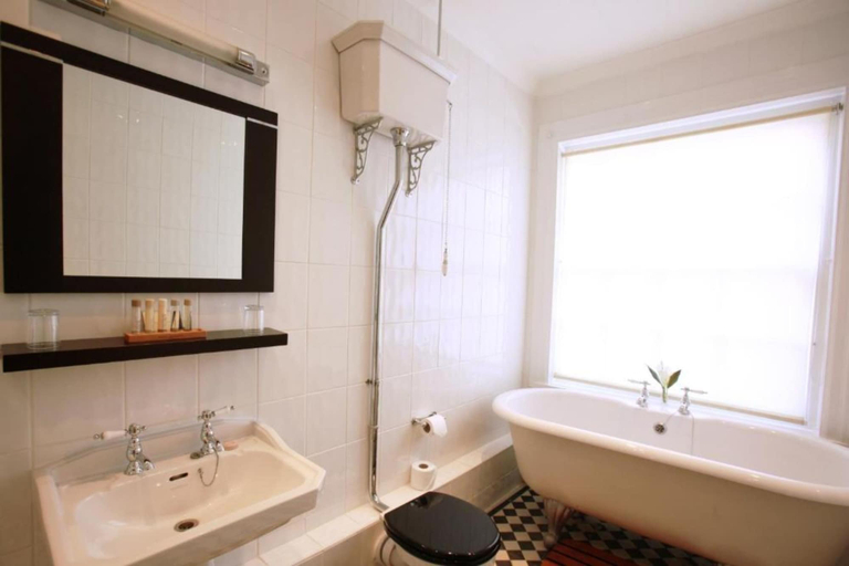Bathroom 4, Old Palace Lodge Hotel, Central Bedfordshire