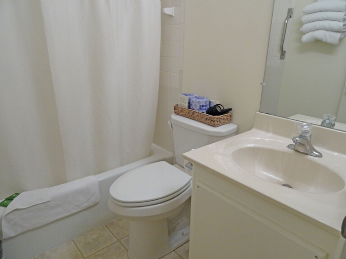 Bathroom 4, Amish Country Motel, Lancaster