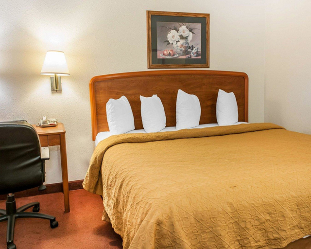 Bedroom 4, Quality Inn South, Marion