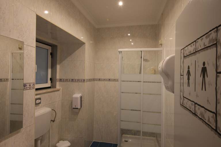 Bathroom 5, O Elétrico Guesthouse, Lisbon