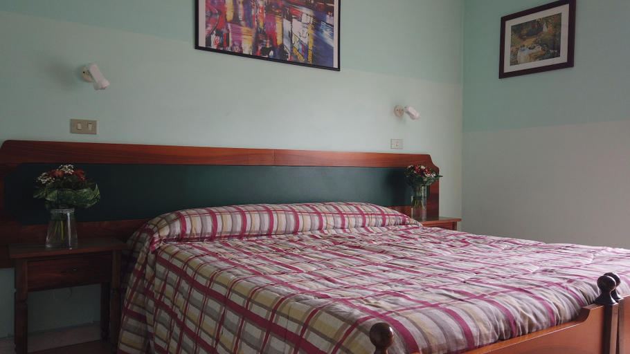 Bedroom 4, Hotel Cristina, Aosta