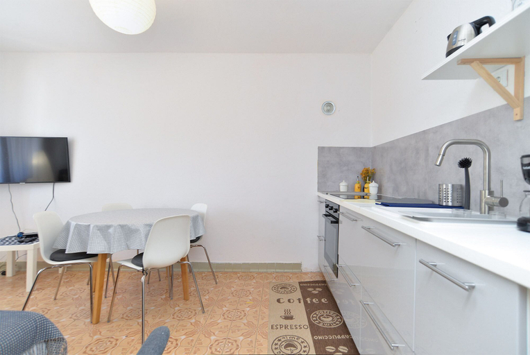 Others 4, Apartment 1928, Fažana