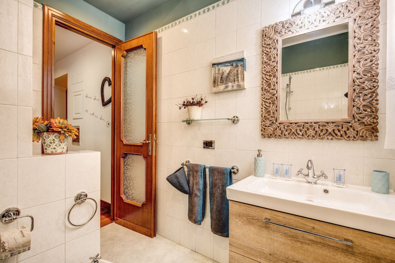 Bathroom 3, Spanish Steps Miracle Suite, Roma