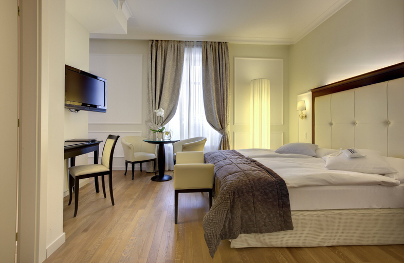 Bedroom 3, Château d'Ouchy, Lausanne